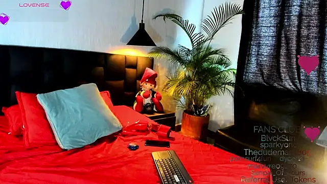 love amor  online show from December 4, 2025, 3:55 pm