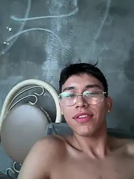 Snapshot of Angeloivan0 chatting on July 20, 2026, 1:35 am Angeloivan0 online show from July 20, 2026, 1:35 am