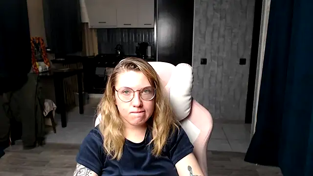 Reginasmilee online show from September 16, 2025, 12:00 am