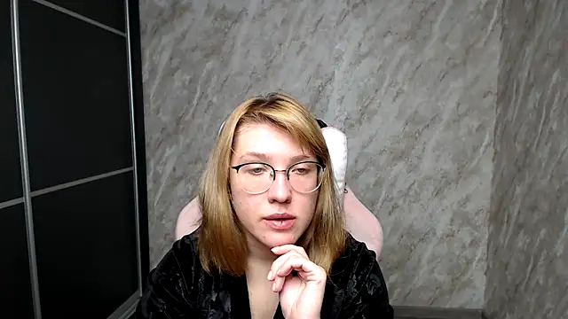 Reginasmilee online show from March 16, 2025, 9:05 am
