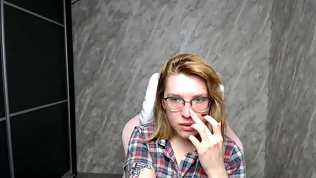 Reginasmilee online show from March 9, 2025, 2:39 am