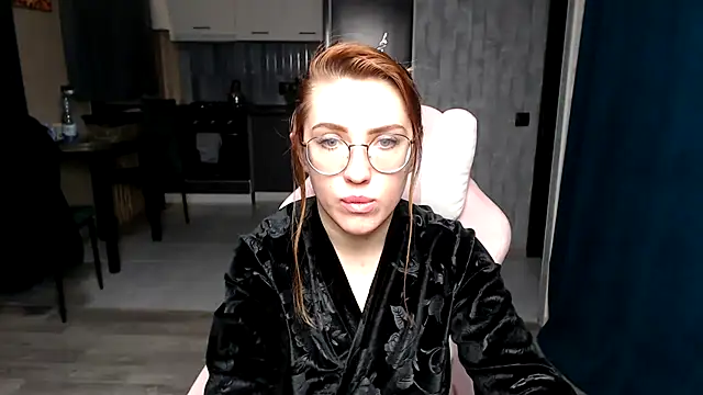 Reginasmilee online show from November 15, 2025, 2:37 am