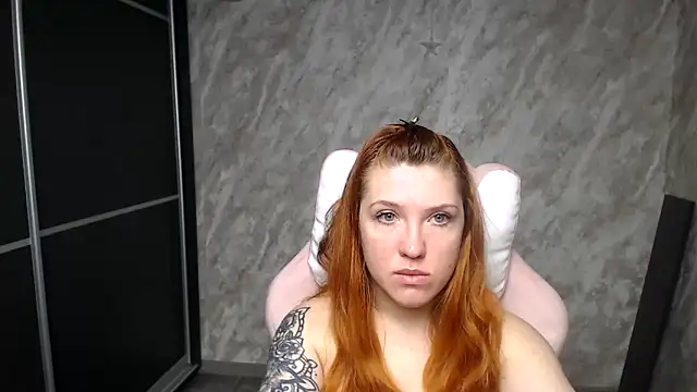 Reginasmilee online show from February 18, 2026, 2:42 am