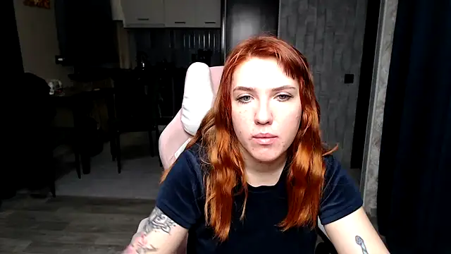 Reginasmilee online show from December 4, 2025, 1:37 am