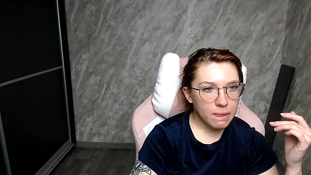 Reginasmilee online show from March 7, 2026, 3:46 am