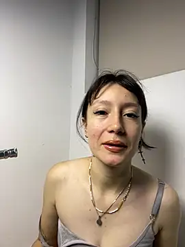 im lizzy17 online show from July 7, 2026, 5:54 am