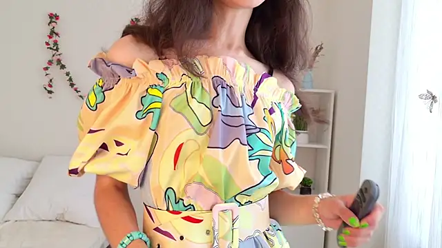 Snapshot of Eleonora_Sun chatting on July 20, 2026, 1:24 pm Eleonora Sun online show from July 20, 2026, 1:24 pm