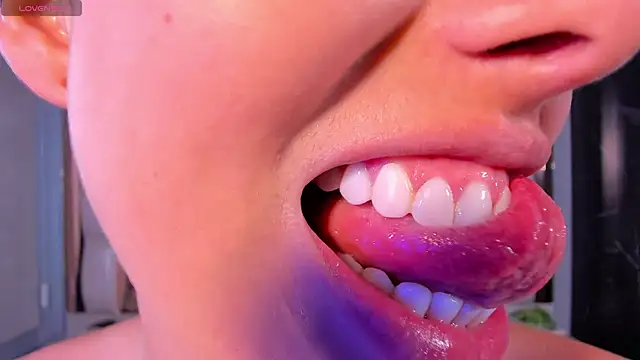 SarahPreston online show from February 25, 2025, 4:04 pm