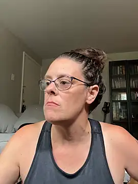 Snapshot of MatildaJane5 chatting on July 19, 2026, 4:15 pm MatildaJane5 online show from July 19, 2026, 4:15 pm
