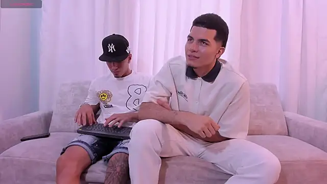 Snapshot of Drake_friends chatting on June 26, 2026, 2:34 pm Drake friends online show from June 26, 2026, 2:34 pm