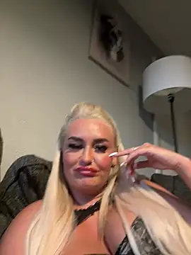 Snapshot of XenaRose chatting on July 22, 2026, 8:00 pm XenaRose online show from July 22, 2026, 8:00 pm