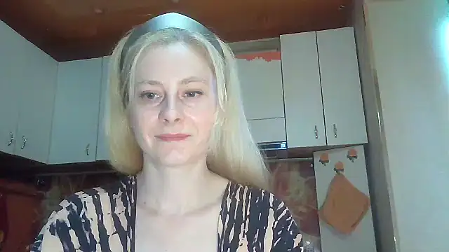 Snapshot of Vexieeka chatting on July 13, 2026, 7:02 pm Vexieeka online show from July 13, 2026, 7:02 pm