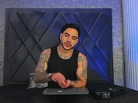 Snapshot of DanteDonovan_ chatting on July 24, 2026, 11:23 pm DanteDonovan online show from July 24, 2026, 11:23 pm
