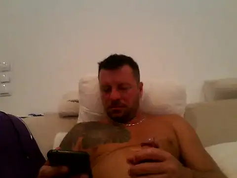 Kisbika1986 online show from July 29, 2026, 3:33 pm