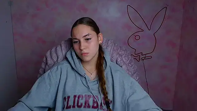 Snapshot of Holly_Mooon_ chatting on July 7, 2026, 7:23 am Holly Mooon online show from July 7, 2026, 7:23 am