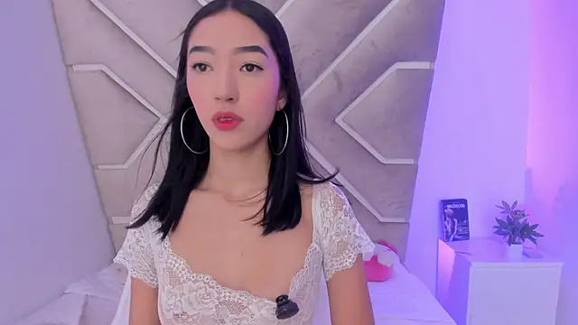 Snapshot of annelisee_ chatting on July 6, 2026, 12:39 am annelisee online show from July 6, 2026, 12:39 am