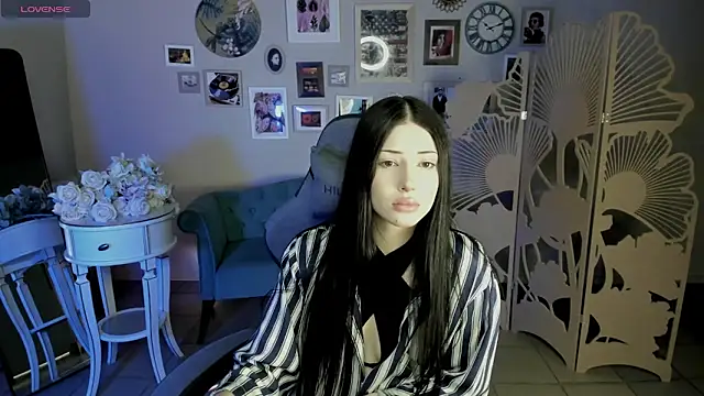 DianaRayyy online show from July 2, 2026, 5:02 am