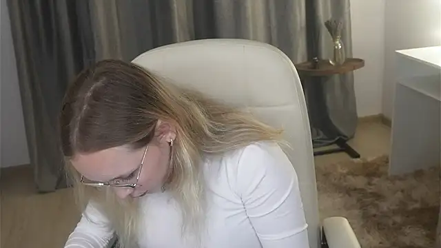 Snapshot of OraliaRokusek chatting on July 8, 2026, 5:46 pm OraliaRokusek online show from July 8, 2026, 5:46 pm