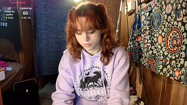 ElinaLaverins online show from July 13, 2026, 2:33 am