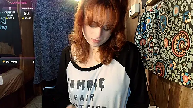 ElinaLaverins online show from July 14, 2026, 2:49 am