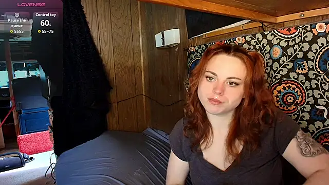 ElinaLaverins online show from July 8, 2026, 4:02 am