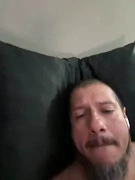 hoozurdaddy81 online show from June 29, 2026, 1:23 am