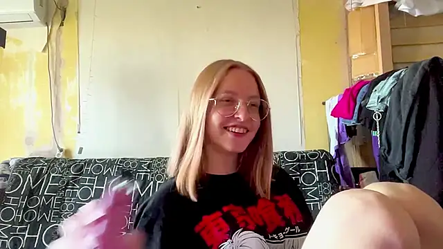 Snapshot of WinifredLunney chatting on July 1, 2026, 5:08 am WinifredLunney online show from July 1, 2026, 5:08 am
