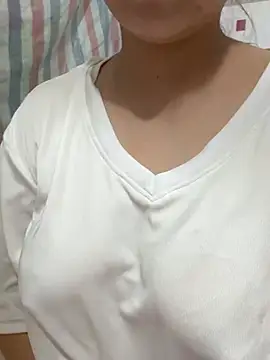nhungbaby12 online show from July 12, 2026, 4:08 pm