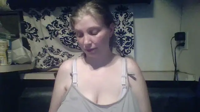Snapshot of Tits645 chatting on June 30, 2026, 1:22 pm Tits645 online show from June 30, 2026, 1:22 pm