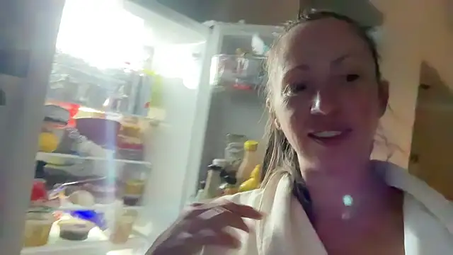 Cupcakes420 online show from July 1, 2026, 12:05 pm