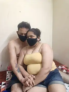 Snapshot of Wild-Couples chatting on July 7, 2026, 6:33 pm Wild-Couples online show from July 7, 2026, 6:33 pm