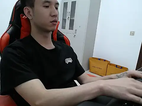 ningmeng1119 online show from July 4, 2026, 4:11 pm