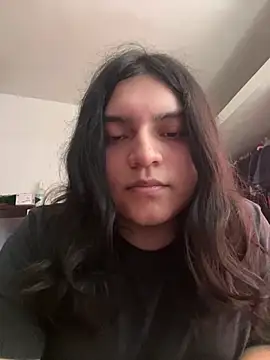 petitelatino online show from July 3, 2026, 5:52 pm