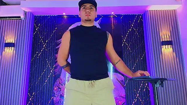 Snapshot of Iam_Josue- chatting on July 9, 2026, 3:11 pm Iam Josue- online show from July 9, 2026, 3:11 pm