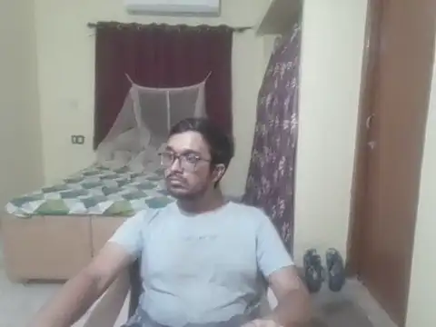 Snapshot of decent_person_001 chatting on July 6, 2026, 3:14 pm decent person 001 online show from July 6, 2026, 3:14 pm