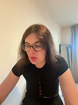 Snapshot of Sophie_Virginia chatting on July 17, 2026, 6:05 pm Sophie Virginia online show from July 17, 2026, 6:05 pm