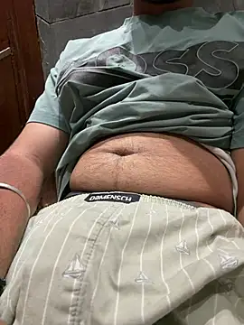hottie daddy online show from July 20, 2026, 5:37 pm