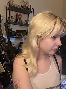 Snapshot of viviennedoll chatting on July 4, 2026, 9:19 pm viviennedoll online show from July 4, 2026, 9:19 pm