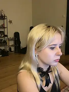 Snapshot of viviennedoll chatting on July 3, 2026, 11:55 pm viviennedoll online show from July 3, 2026, 11:55 pm