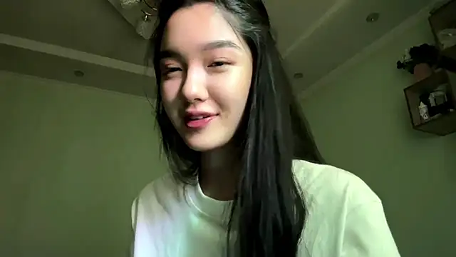 Snapshot of MintyMuse chatting on July 7, 2026, 7:23 am MintyMuse online show from July 7, 2026, 7:23 am