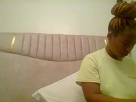 Snapshot of pretty_d0ll chatting on July 11, 2026, 2:06 pm pretty d0ll online show from July 11, 2026, 2:06 pm