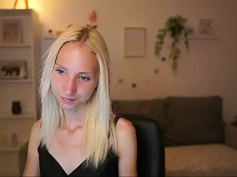 Snapshot of PiperPerri18 chatting on July 8, 2026, 6:19 pm PiperPerri18 online show from July 8, 2026, 6:19 pm