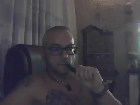 Snapshot of piszczalk chatting on July 19, 2026, 8:27 pm piszczalk online show from July 19, 2026, 8:27 pm