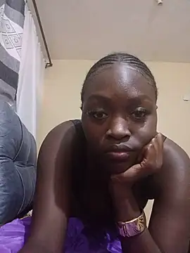 Snapshot of squirtyvee chatting on July 7, 2026, 11:47 am squirtyvee online show from July 7, 2026, 11:47 am