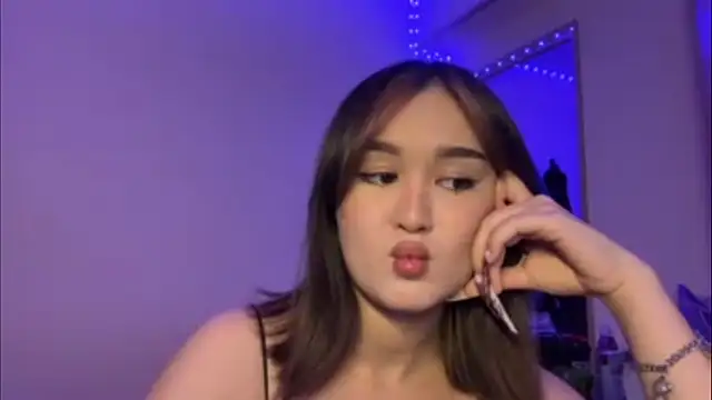 Roxyyass online show from July 8, 2026, 7:25 pm