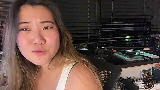 kaylawang online show from July 18, 2026, 2:20 am