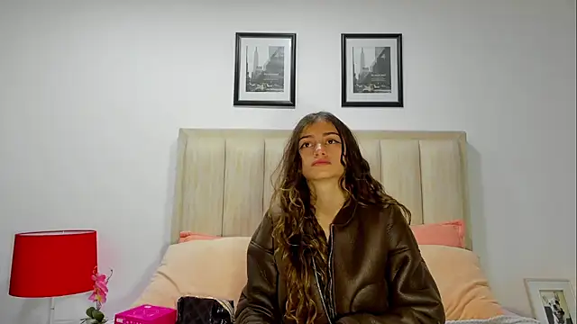 Snapshot of Katalina_Laurent chatting on July 16, 2026, 11:18 am Katalina Laurent online show from July 16, 2026, 11:18 am