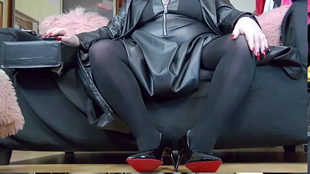 KaryQueen online show from January 6, 2026, 4:16 am