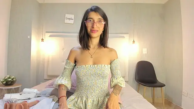 Suxan fox online show from July 17, 2026, 6:32 am