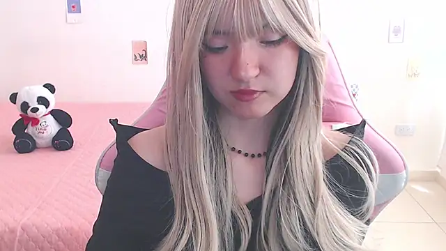 Snapshot of SweetSkyy_1 chatting on July 17, 2026, 5:10 pm SweetSkyy 1 online show from July 17, 2026, 5:10 pm